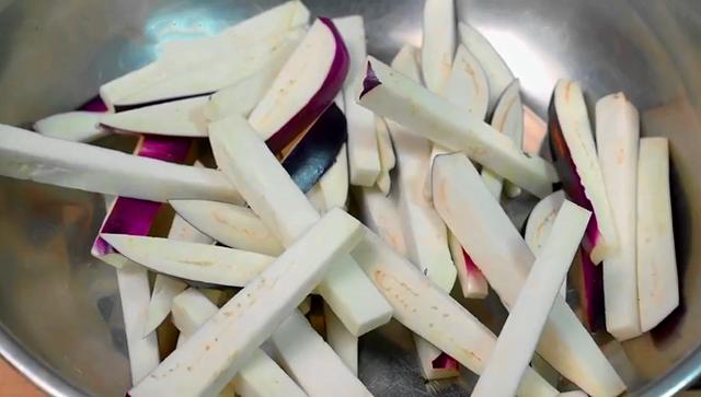 茄子的家常做法不用油炸（鱼香茄子的家常做法）