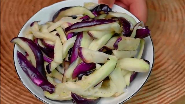 茄子的家常做法不用油炸（鱼香茄子的家常做法）