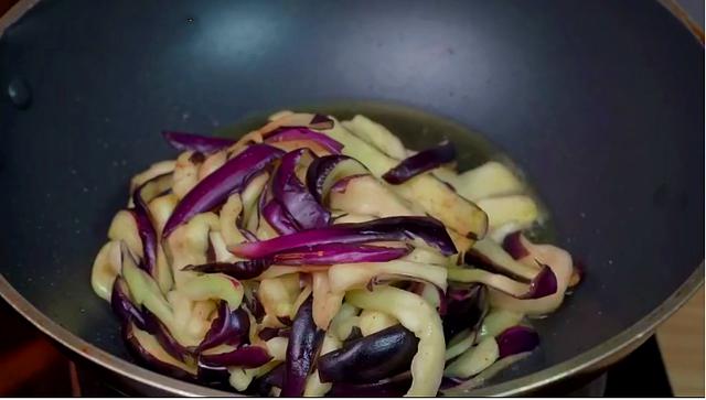 茄子的家常做法不用油炸（鱼香茄子的家常做法）