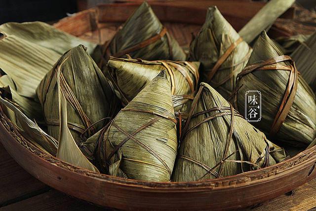 粽子怎么做好吃的做法大全（如何做粽子步骤简单怎么包粽子好吃）