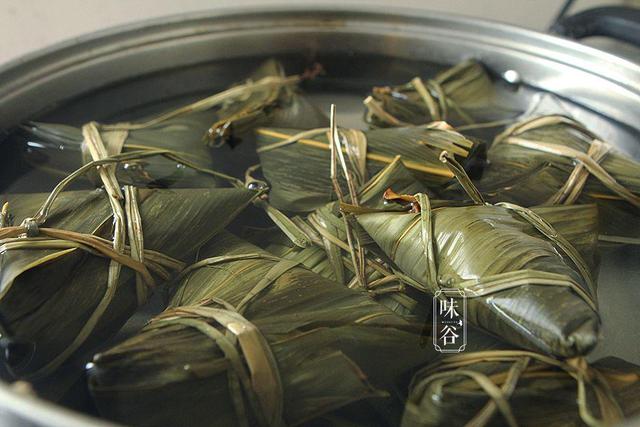 粽子怎么做好吃的做法大全（如何做粽子步骤简单怎么包粽子好吃）