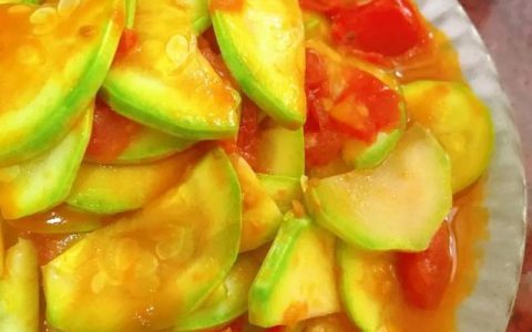 西红柿的做法大全家常菜（西葫芦炒西红柿的做法）