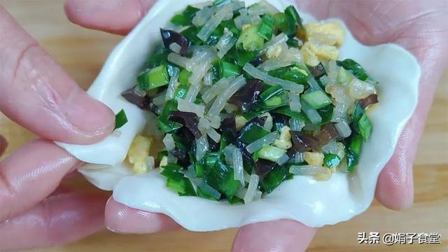 馅饼的面怎么和面（做韭菜馅饼的面怎么和）