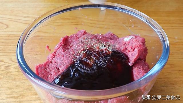 怎样做牛排好吃又嫩放什么佐料（怎么做牛排又嫩又好吃）