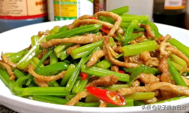 洋葱炒绿豆芽怎么做好吃又简单（绿豆芽怎么做好吃又简单的方法凉拌）