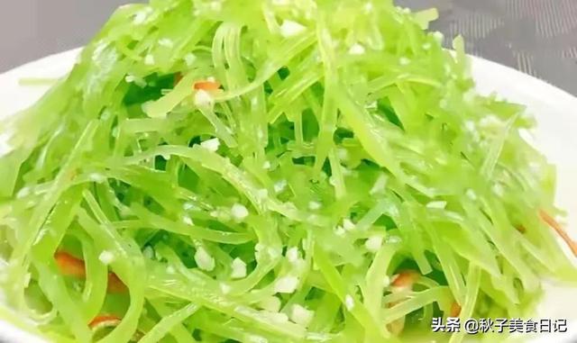 洋葱炒绿豆芽怎么做好吃又简单（绿豆芽怎么做好吃又简单的方法凉拌）
