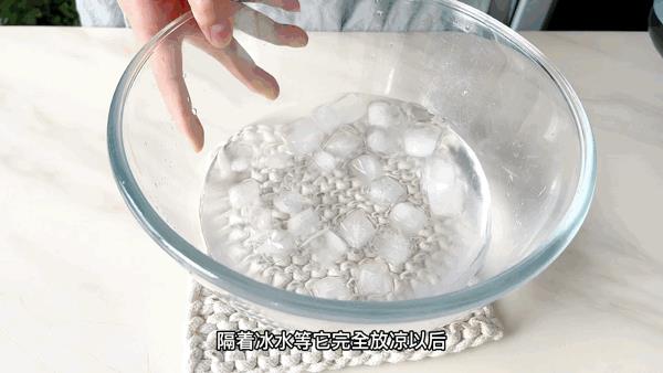 怎么做冰淇淋简单做法不加奶油（用冰淇淋粉怎么做冰淇淋简单做法）