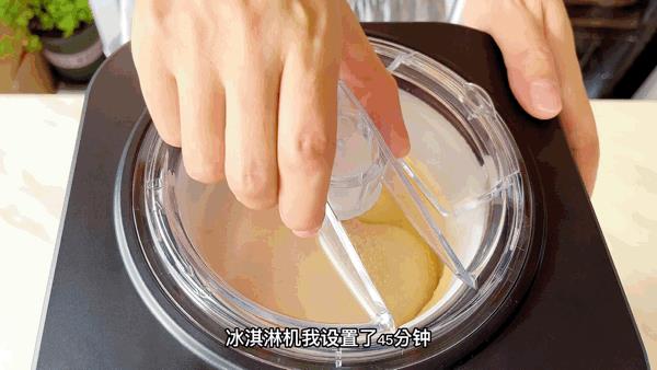 怎么做冰淇淋简单做法不加奶油（用冰淇淋粉怎么做冰淇淋简单做法）