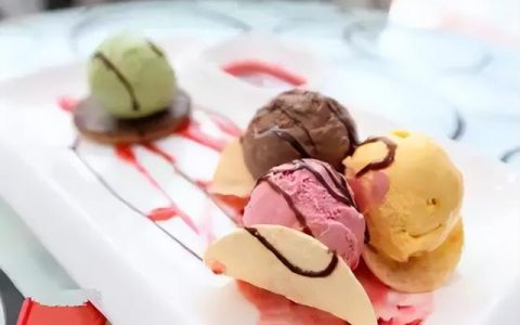 用牛奶怎么做冰淇淋简单做法（用牛奶和鸡蛋怎么做冰淇淋简单做法）