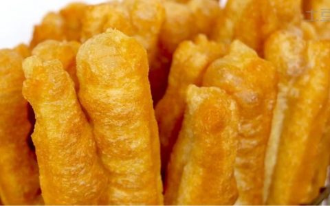 【图文】炸油条的做法和配方（炸油条的做法和配方和比例是多少）