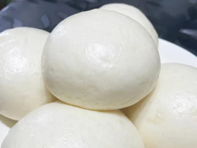 饭店里的馒头怎么做的（地锅馒头怎么做的）