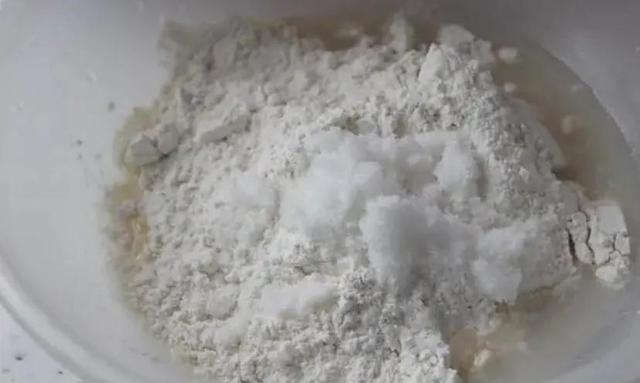 饭店里的馒头怎么做的（地锅馒头怎么做的）