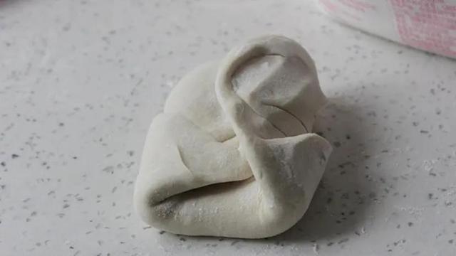 饭店里的馒头怎么做的（地锅馒头怎么做的）