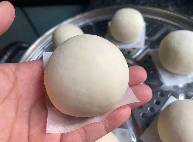 饭店里的馒头怎么做的（地锅馒头怎么做的）