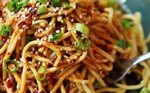 凉面的做法及调料配方怎么做视频（凉面的做法及调料配方怎么做窍门）