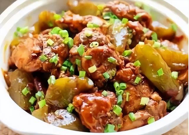 兔肉性寒还是性温（兔肉与什么食物相克）