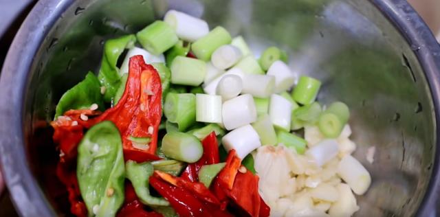 临沂炒鸡的做法（炒鸡的做法简单又美味）