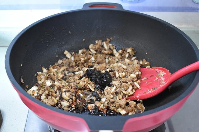 家人想吃面条，我做了这碗面条，有肉有菜鲜香味美，天天吃都不腻
