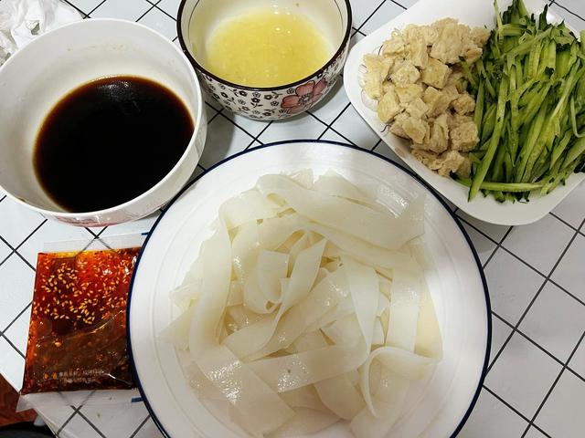秘制凉皮调料配方（正宗陕西凉皮调料配方）
