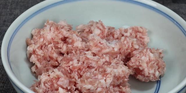 过年包饺子包子想要好吃，调馅是关键，饭店不外传秘诀，鲜嫩流汁