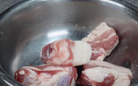 过年包饺子包子想要好吃，调馅是关键，饭店不外传秘诀，鲜嫩流汁