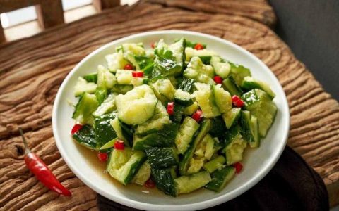 【图文】刀拍凉拌黄瓜怎么做好吃窍门