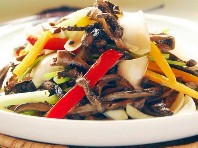 云南菜谱大全 特色菜图片（云南菜谱大全 特色菜菜名）