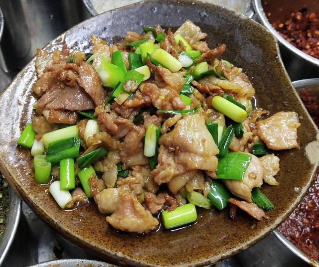 云南菜谱大全 特色菜图片（云南菜谱大全 特色菜菜名）