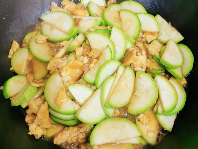 酱油蛋炒饭怎样做才好吃（西红柿蛋炒饭怎样做才好吃）