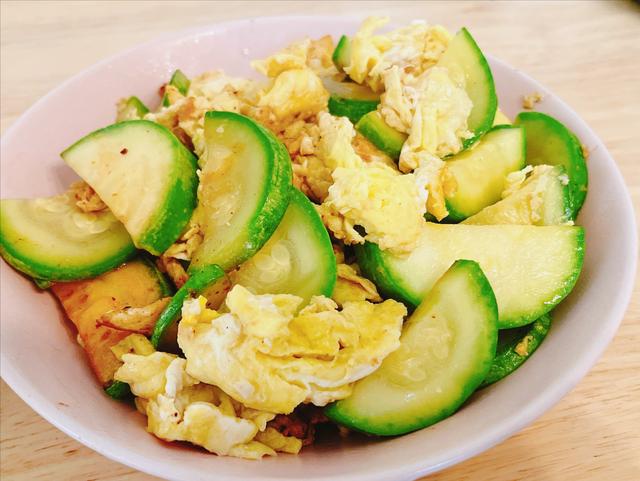 酱油蛋炒饭怎样做才好吃（西红柿蛋炒饭怎样做才好吃）