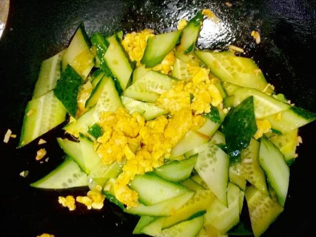 酱油蛋炒饭怎样做才好吃（西红柿蛋炒饭怎样做才好吃）