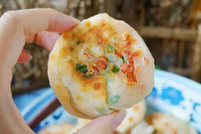 手抓饼卷火腿肠的做法（孜然火腿肠的做法）
