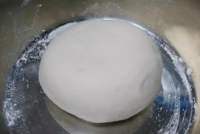 手抓饼卷火腿肠的做法（孜然火腿肠的做法）