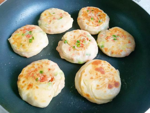 手抓饼卷火腿肠的做法（孜然火腿肠的做法）