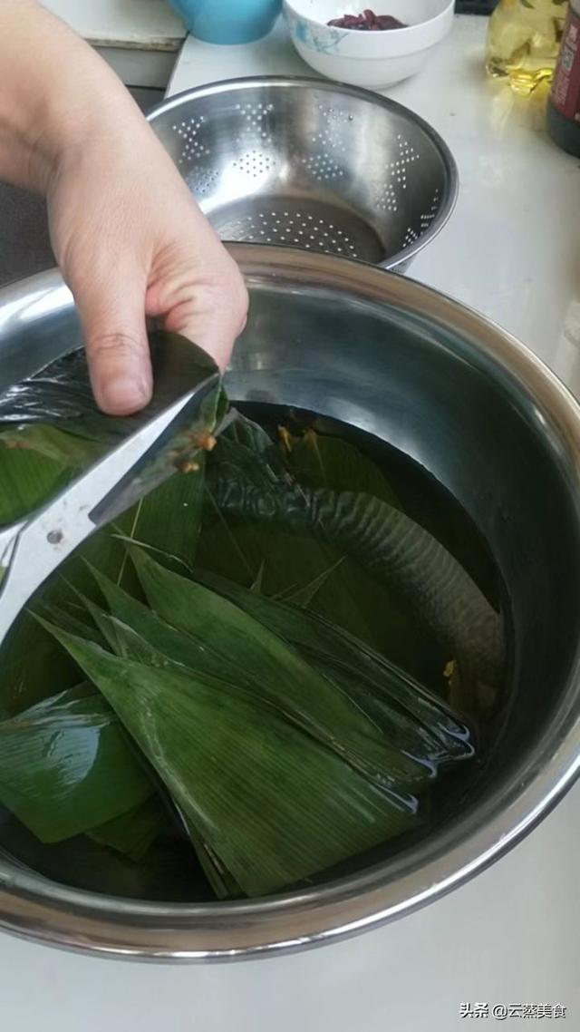 如何做粽子步骤简单英文（如何做粽子步骤简单怎么包粽子好吃）