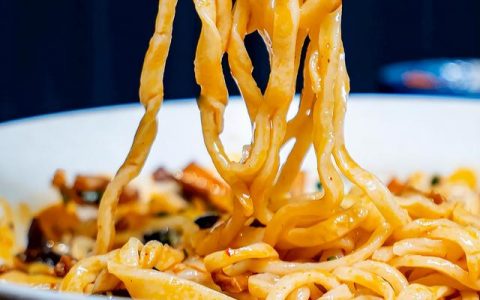 手擀面的做法和煮法（蔬菜手擀面的做法）