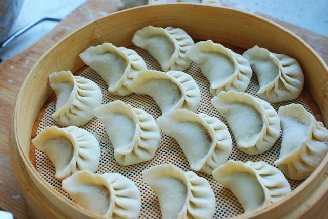 牛肉水饺的做法（西红柿水饺的做法）