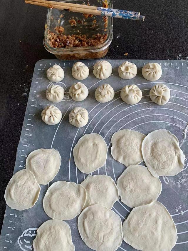 小笼包怎么做才皮薄多窍门（小笼包怎么做才松软）