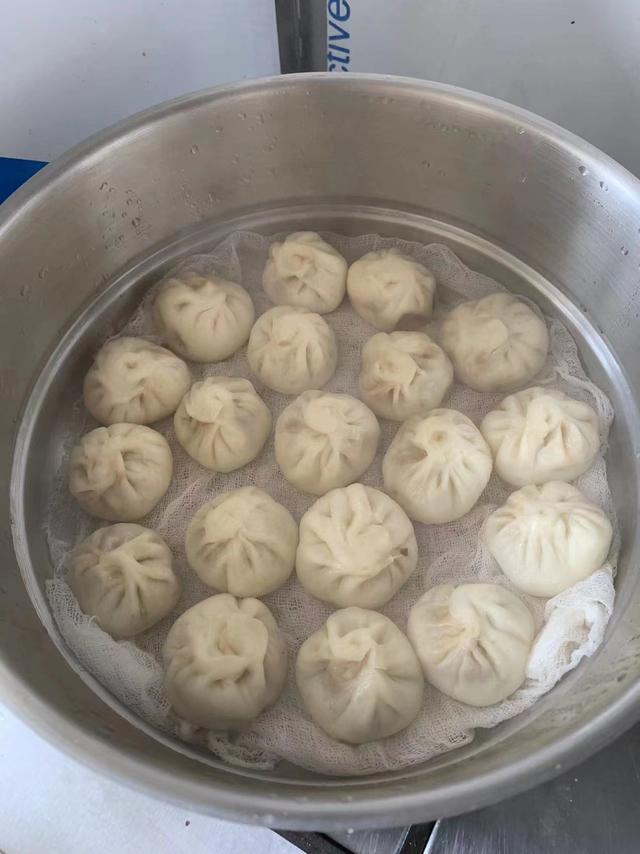 小笼包怎么做才皮薄多窍门（小笼包怎么做才松软）