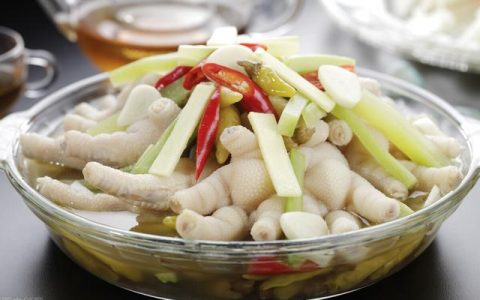 泡椒鸡爪的制作方法和配料（泡椒鸡爪能放多久_）