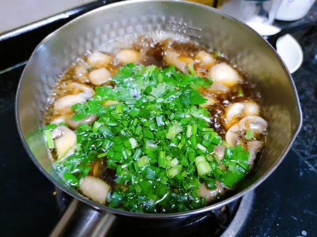 口蘑的做法大全家常菜视频（蒜香口蘑的做法大全）