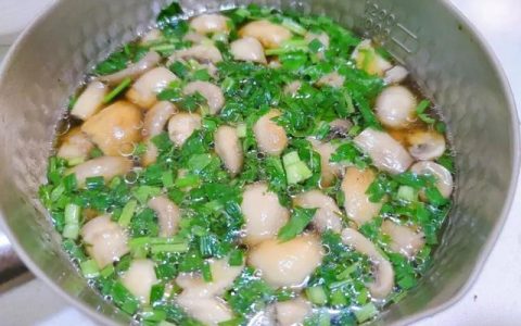 口蘑的做法大全家常菜视频（蒜香口蘑的做法大全）