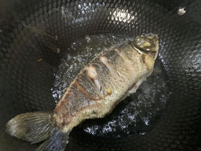 鲫鱼的做法简单又好吃（鲫鱼的做法简单又好吃视频）