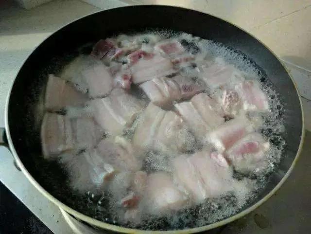 电饭锅炖红烧肉的做法大全（红烧肉的做法大全视频）