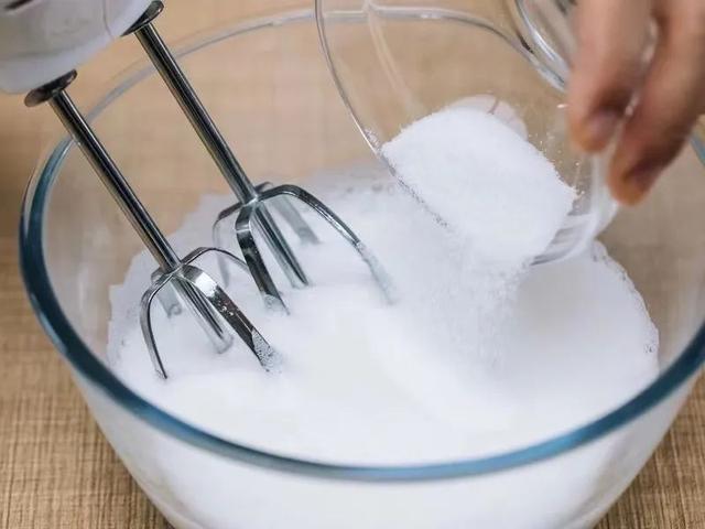 怎样做蛋糕 家庭蛋糕的做法无烤箱（怎样做蛋糕 家庭蛋糕的做法用烤箱烤蛋糕怎样做好吃）