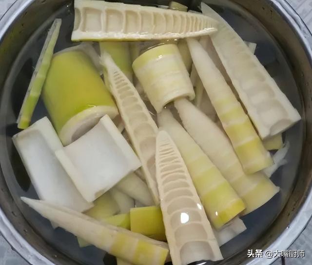 春笋的做法大全家常炒菜（腊肉炖春笋的做法）