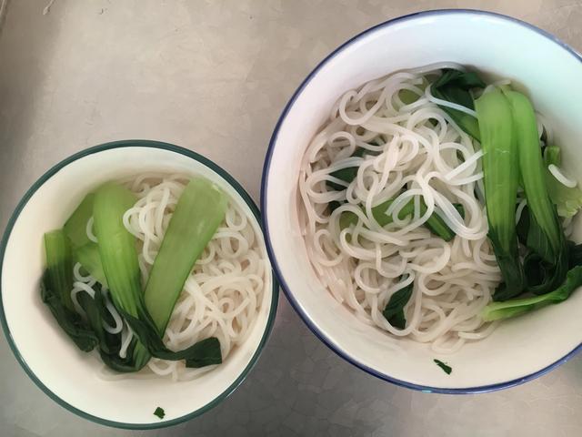 酸辣粉怎么做在家简单做配料（酸辣粉怎么做视频教程）