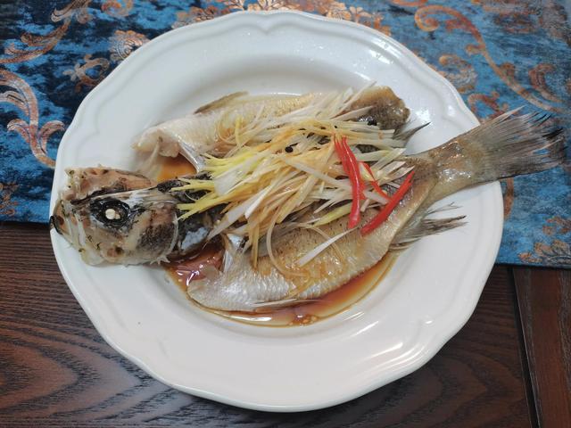 清蒸鱼做法和步骤家常做法（清蒸鱼做法视频）