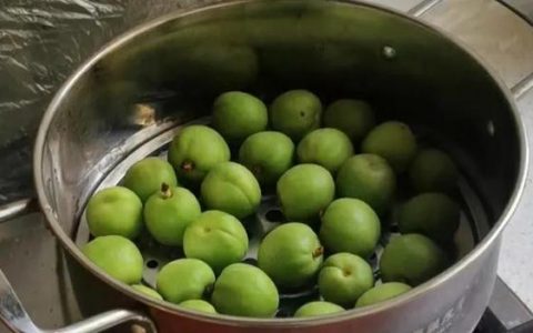 自制罐头的做法（糖水枇杷罐头的做法）