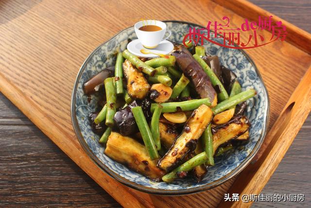 午餐菜谱大全100道（中午午餐菜谱大全）
